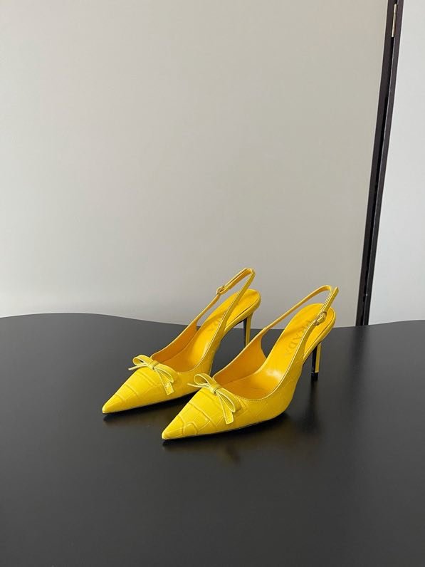 Туфлі на підборах з гострим носком фото 2