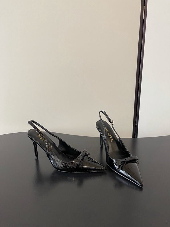 Туфлі на підборах з гострим носком фото 3