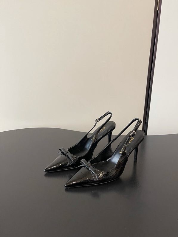 Туфлі на підборах з гострим носком фото 4