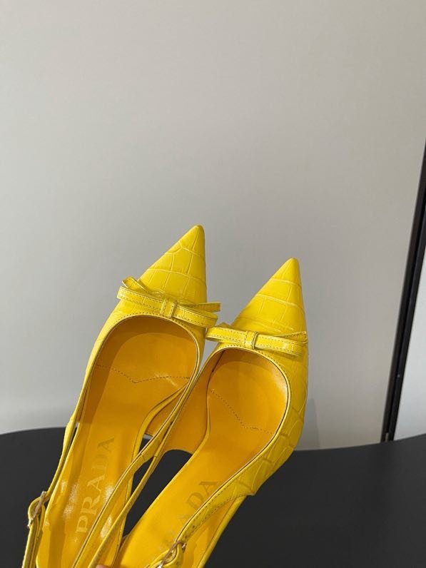 Туфлі на підборах з гострим носком фото 4