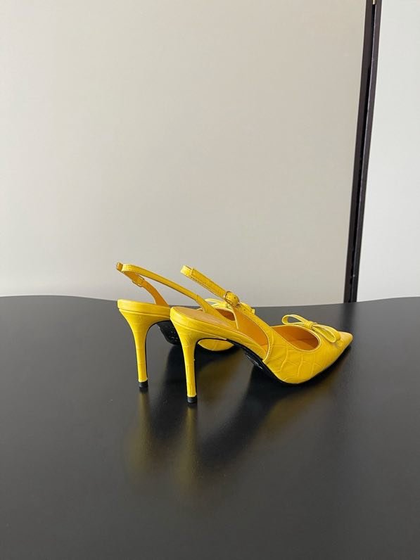 Туфлі на підборах з гострим носком фото 5