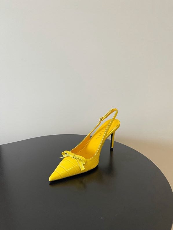 Туфлі на підборах з гострим носком фото 6