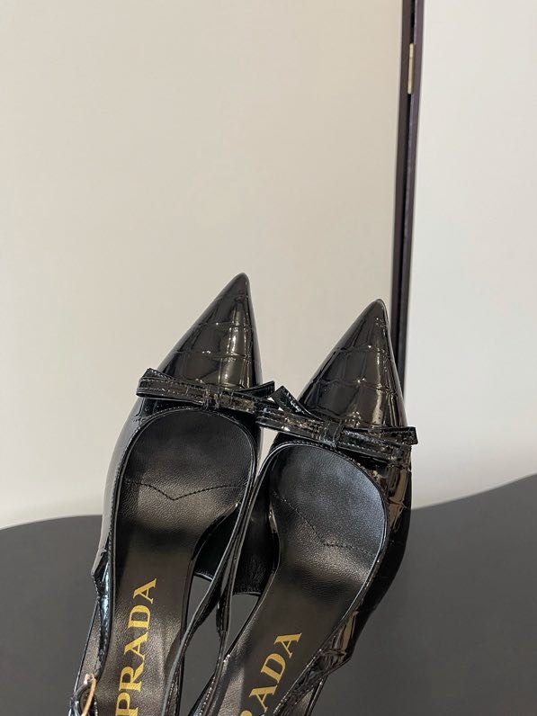 Туфлі на підборах з гострим носком фото 9