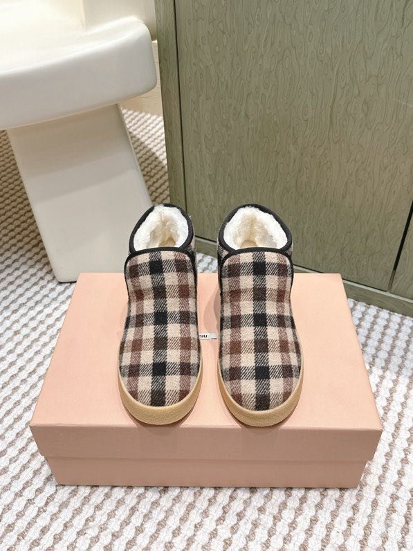 Shoes on fur winter фото 2