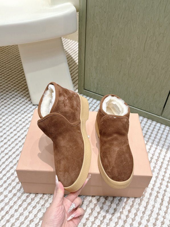 Shoes on fur winter фото 3