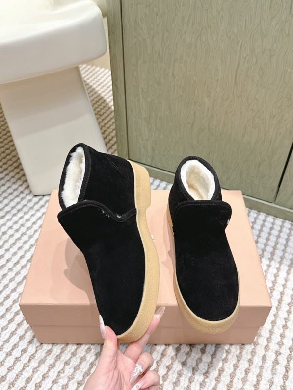 Shoes on fur winter фото 3