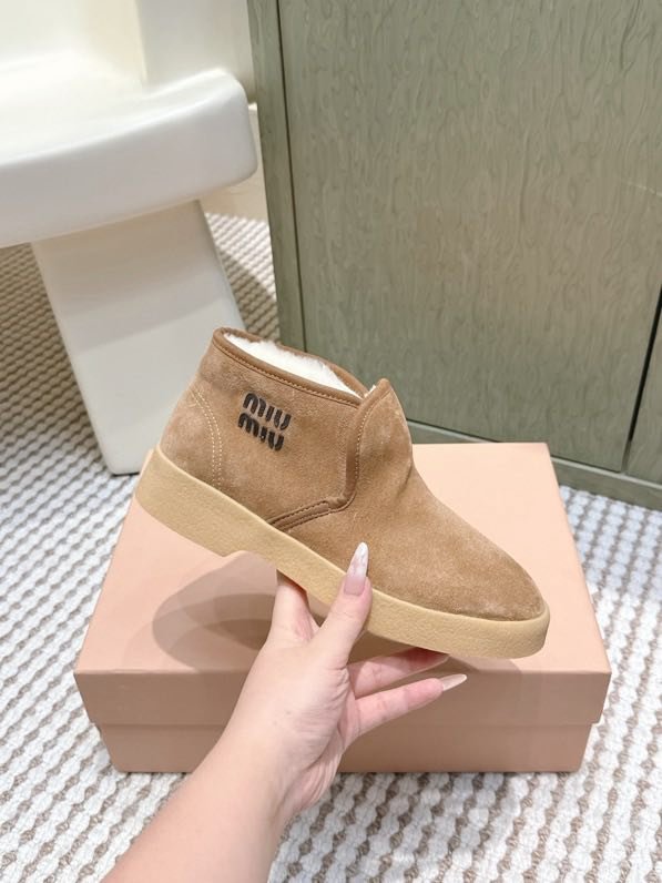 Shoes on fur winter фото 3