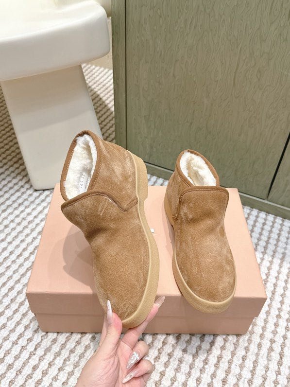 Shoes on fur winter фото 4