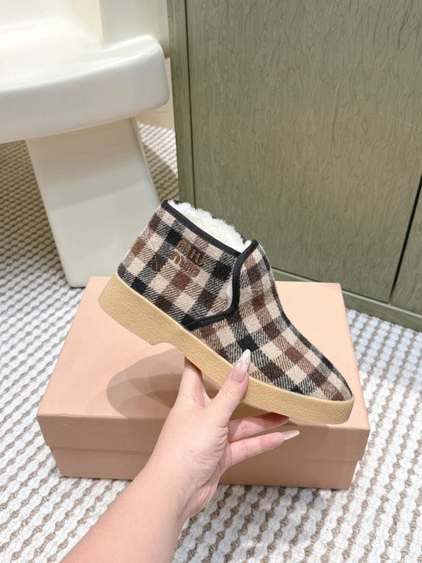 Shoes on fur winter фото 5