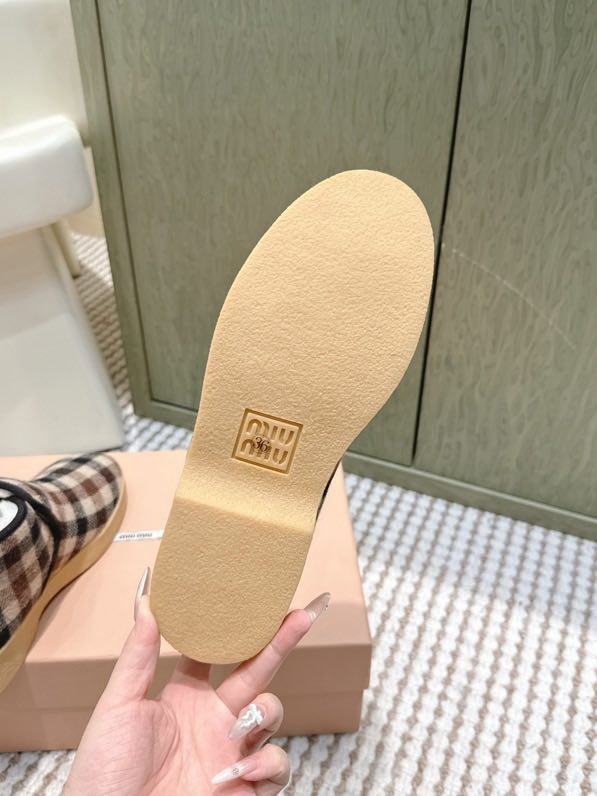 Shoes on fur winter фото 6