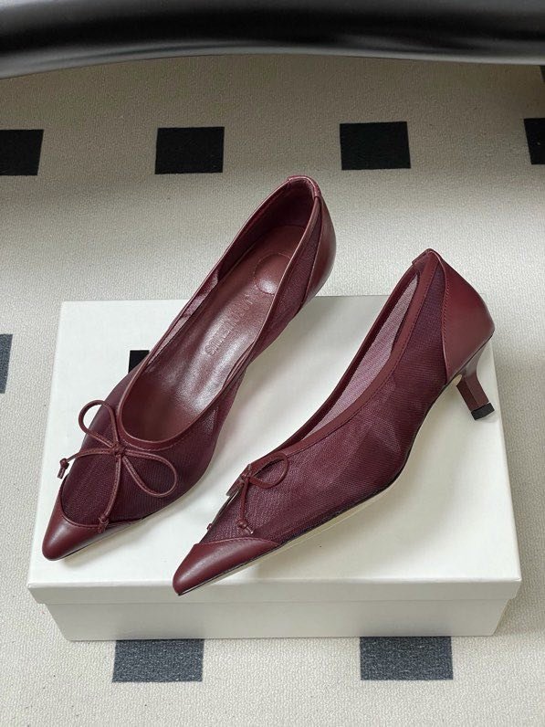 Туфли на низком каблуке