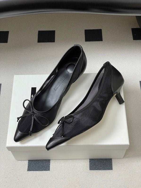 Туфли на низком каблуке