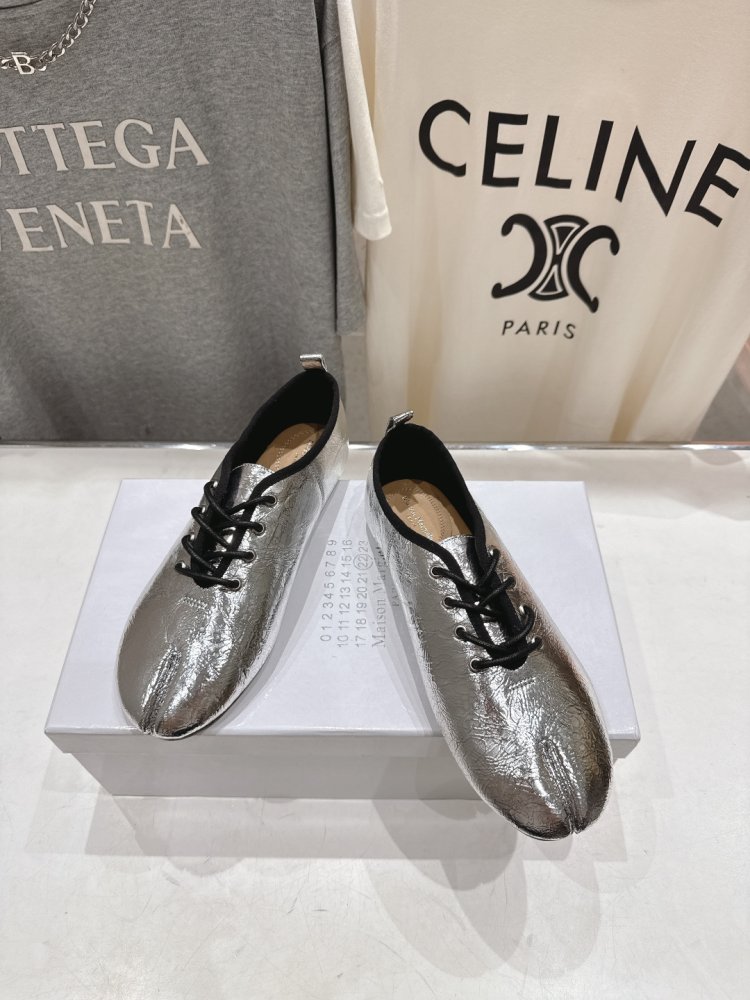 Туфли на шнуровке с раздвоенным носком фото 2