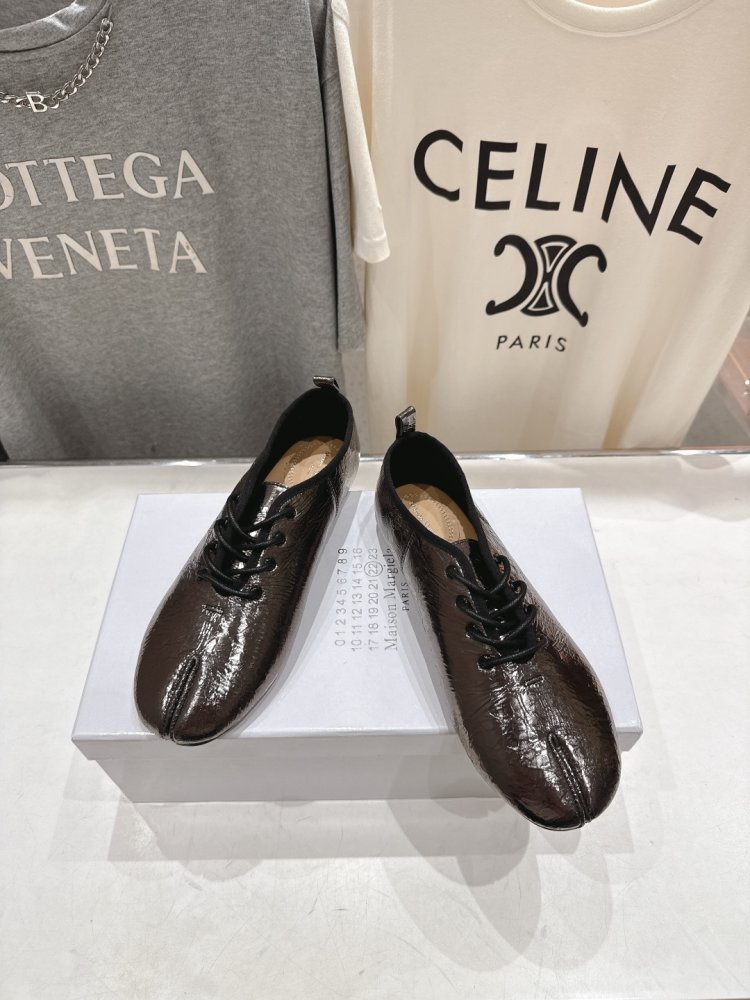 Туфли на шнуровке с раздвоенным носком фото 2