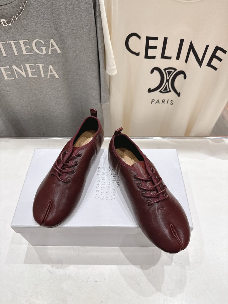 Туфли на шнуровке с раздвоенным носком фото 2