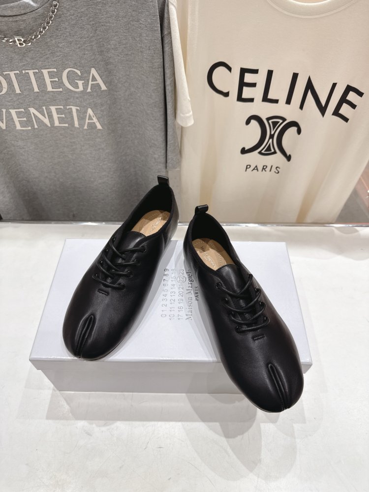 Туфли на шнуровке с раздвоенным носком фото 2