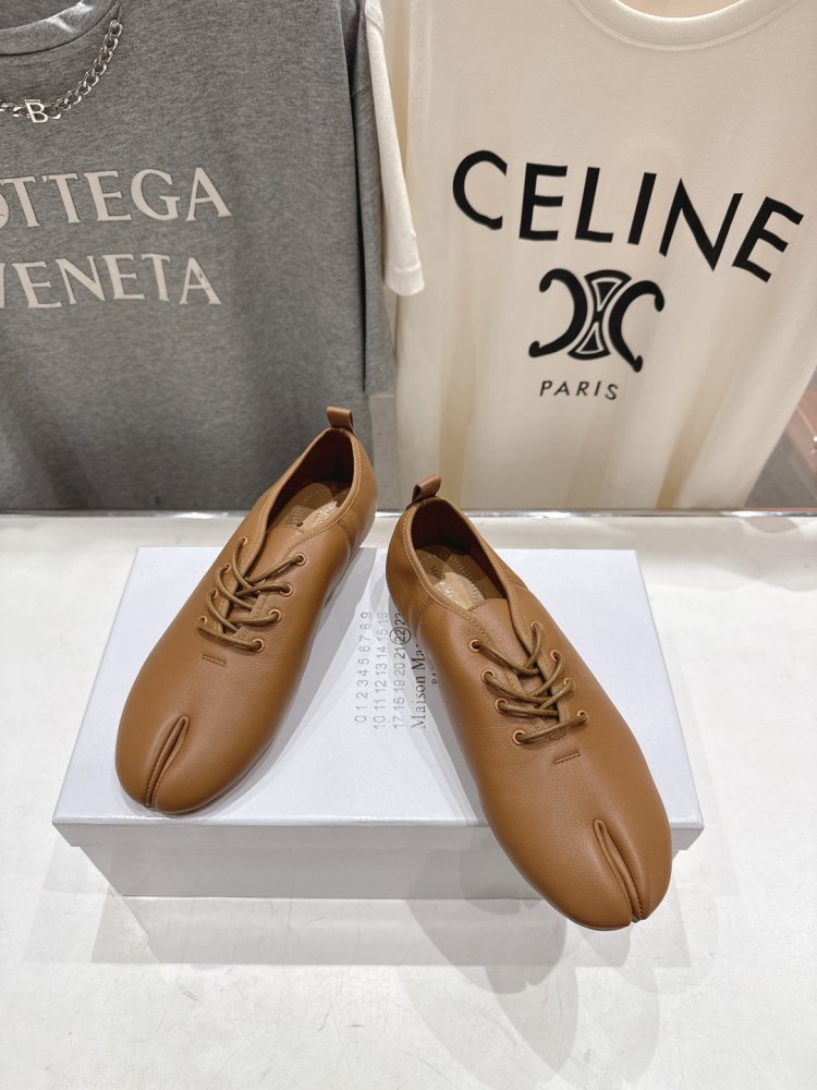 Туфли на шнуровке с раздвоенным носком фото 2