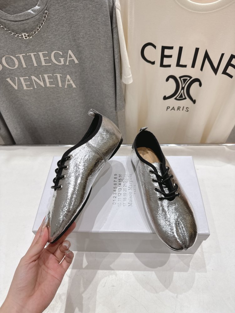 Туфли на шнуровке с раздвоенным носком фото 3