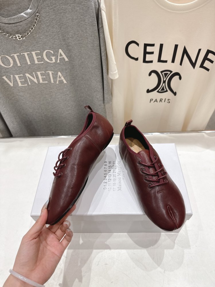 Туфли на шнуровке с раздвоенным носком фото 3