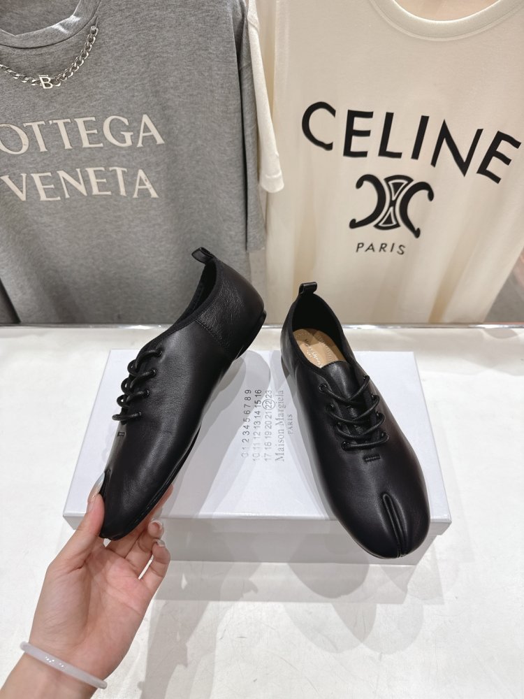 Туфли на шнуровке с раздвоенным носком фото 3