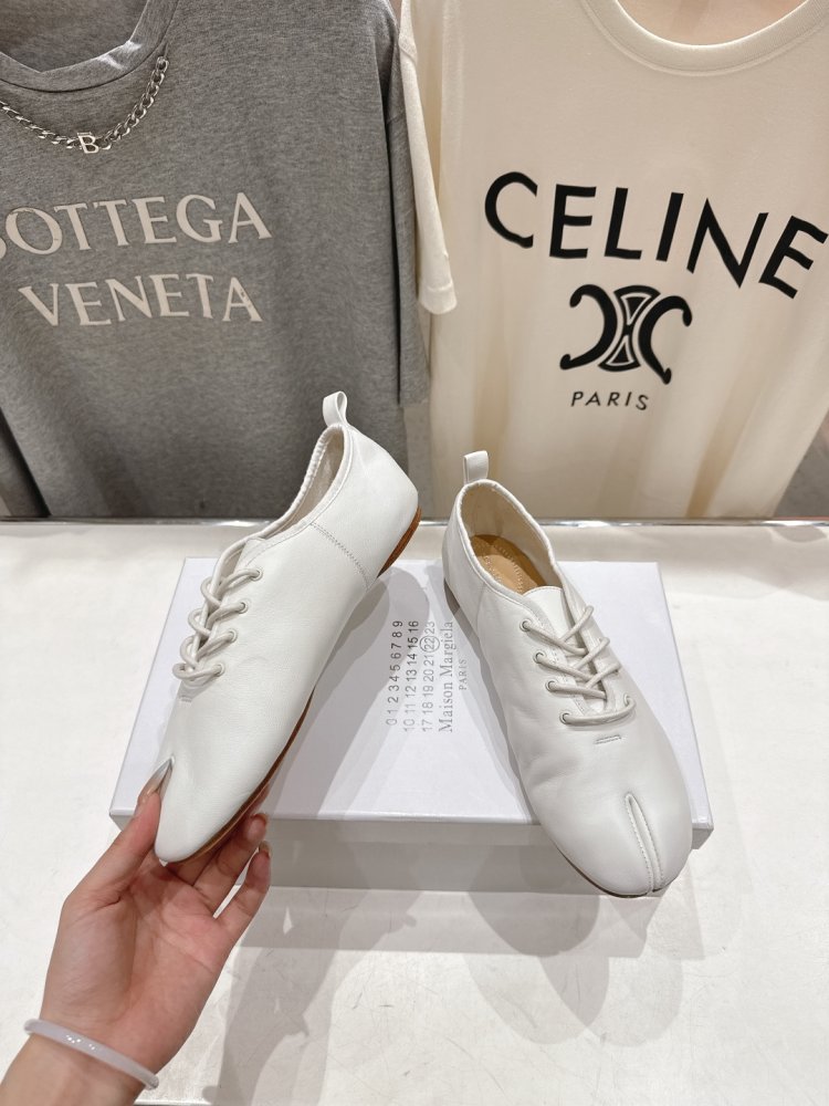 Туфли на шнуровке с раздвоенным носком фото 3