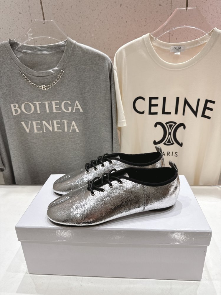 Туфли на шнуровке с раздвоенным носком фото 4