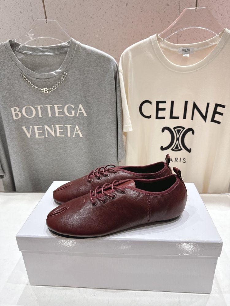 Туфли на шнуровке с раздвоенным носком фото 4