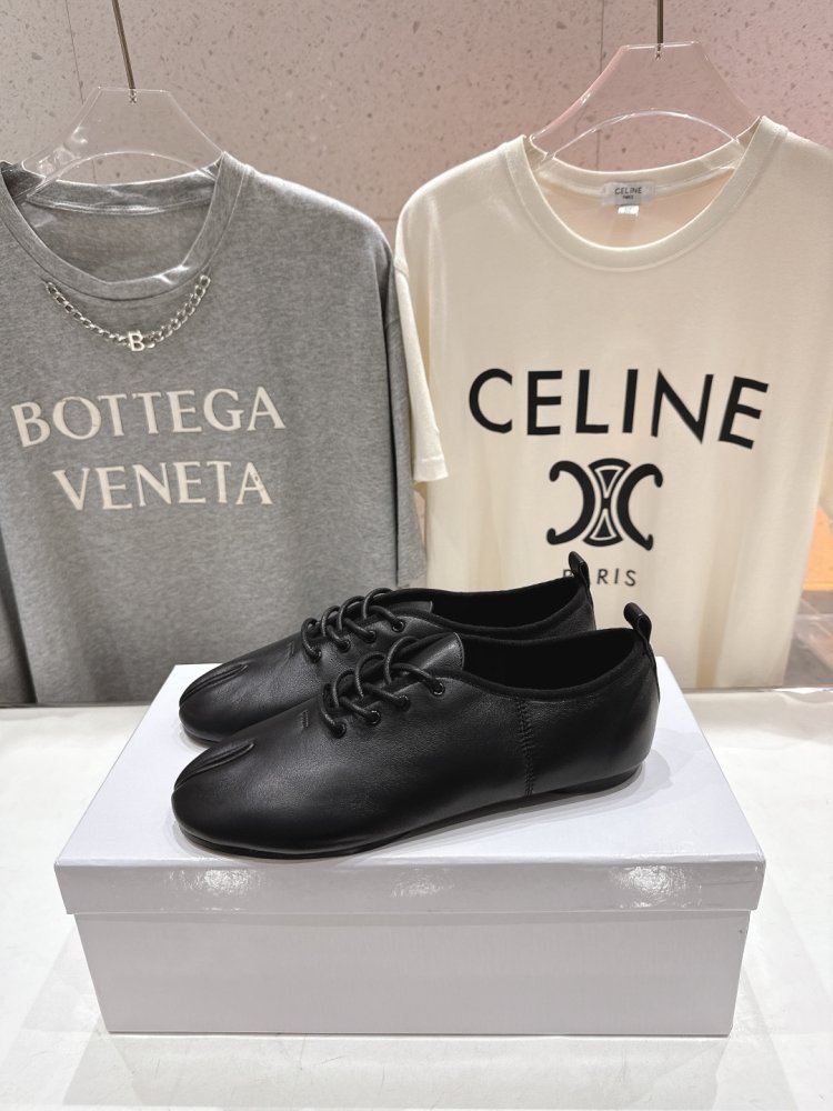 Туфли на шнуровке с раздвоенным носком фото 4