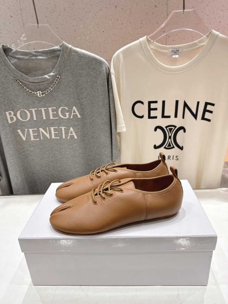 Туфли на шнуровке с раздвоенным носком фото 4