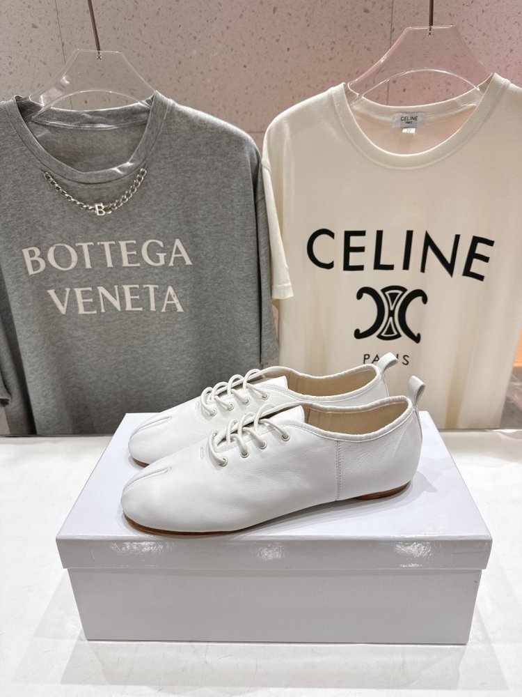 Туфли на шнуровке с раздвоенным носком фото 4