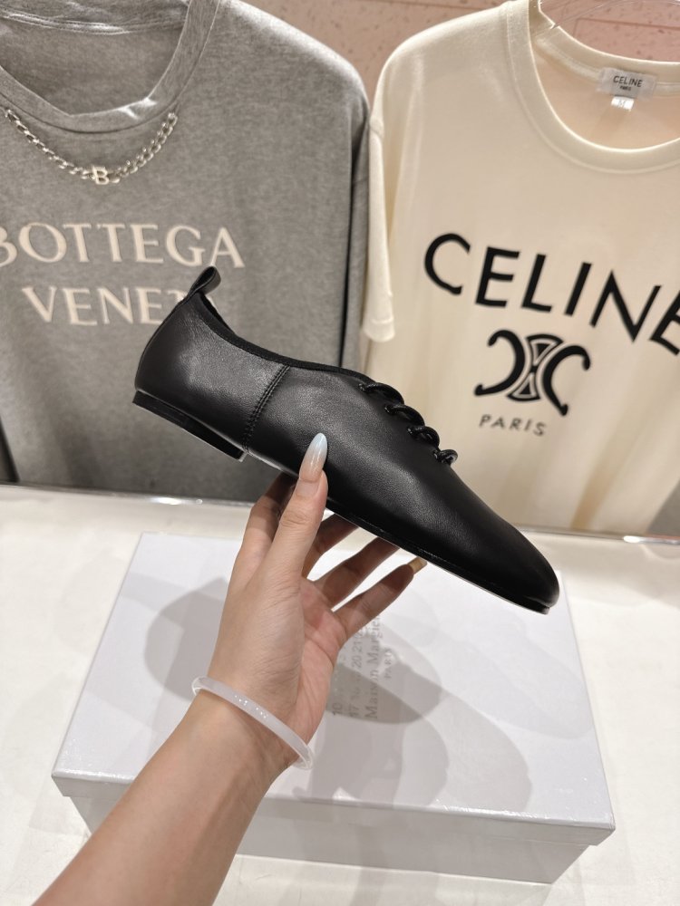 Туфли на шнуровке с раздвоенным носком фото 5