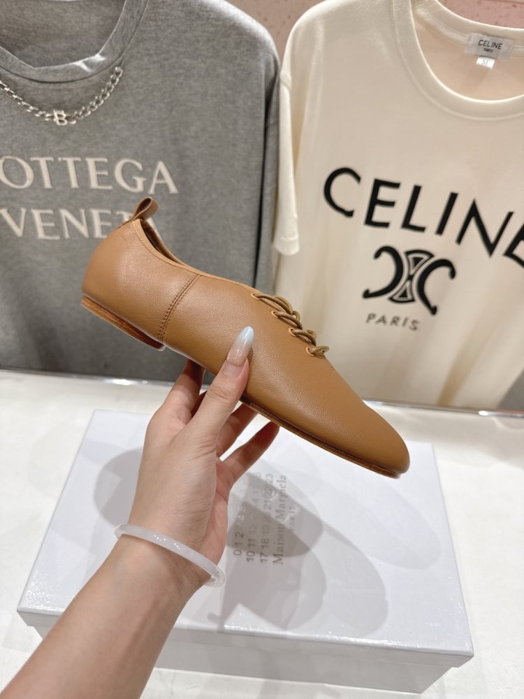 Туфли на шнуровке с раздвоенным носком фото 5