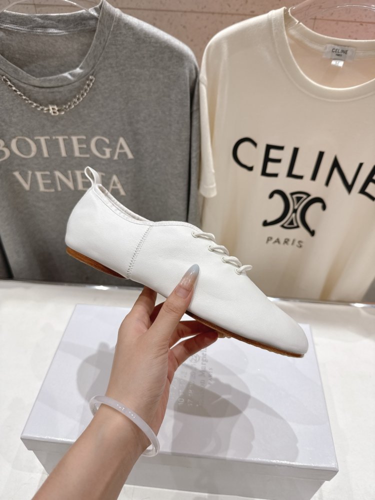 Туфли на шнуровке с раздвоенным носком фото 5