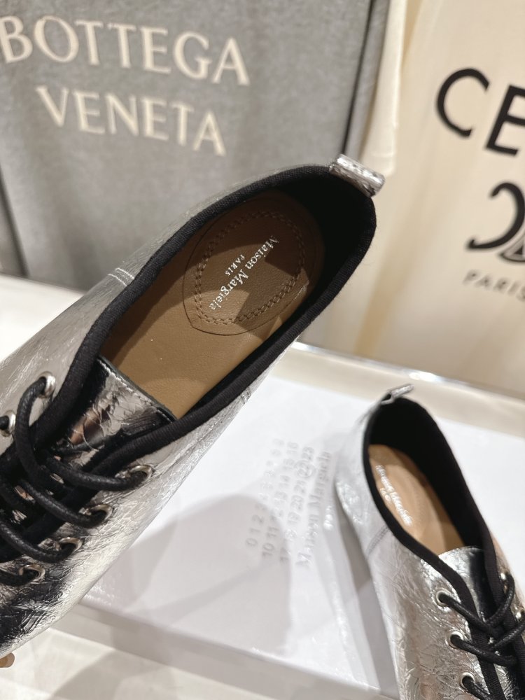 Туфли на шнуровке с раздвоенным носком фото 6