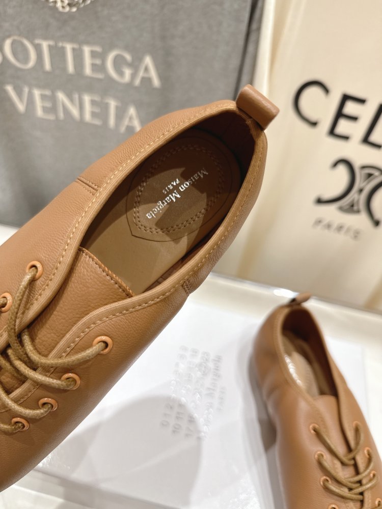 Туфли на шнуровке с раздвоенным носком фото 6