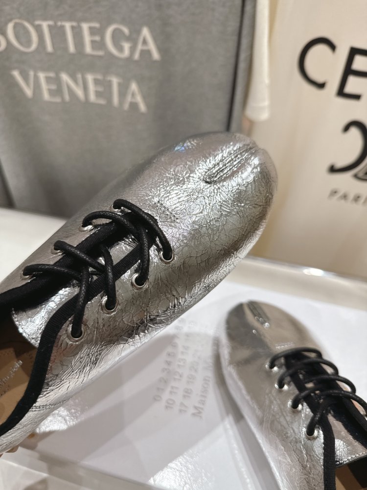 Туфли на шнуровке с раздвоенным носком фото 7