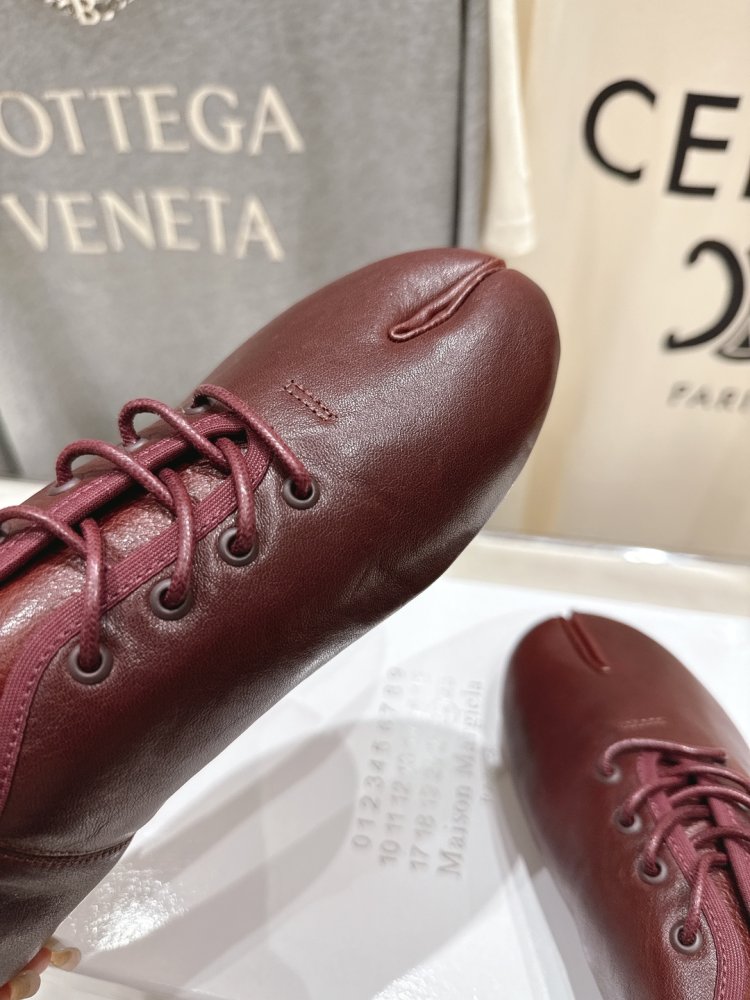 Туфли на шнуровке с раздвоенным носком фото 7