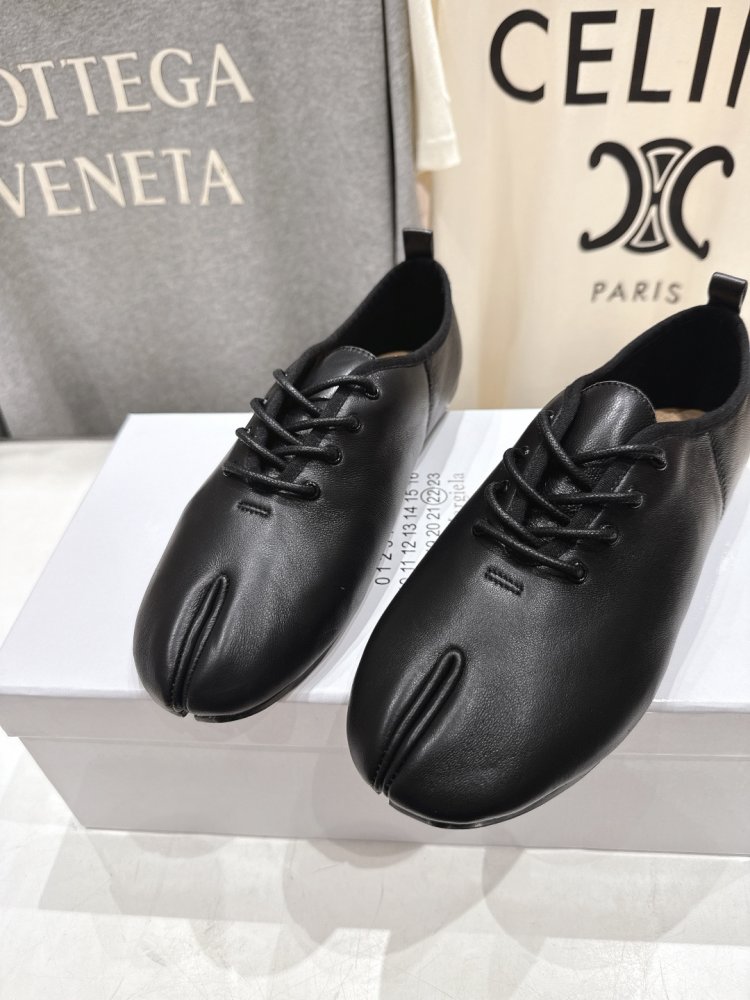 Туфли на шнуровке с раздвоенным носком фото 7