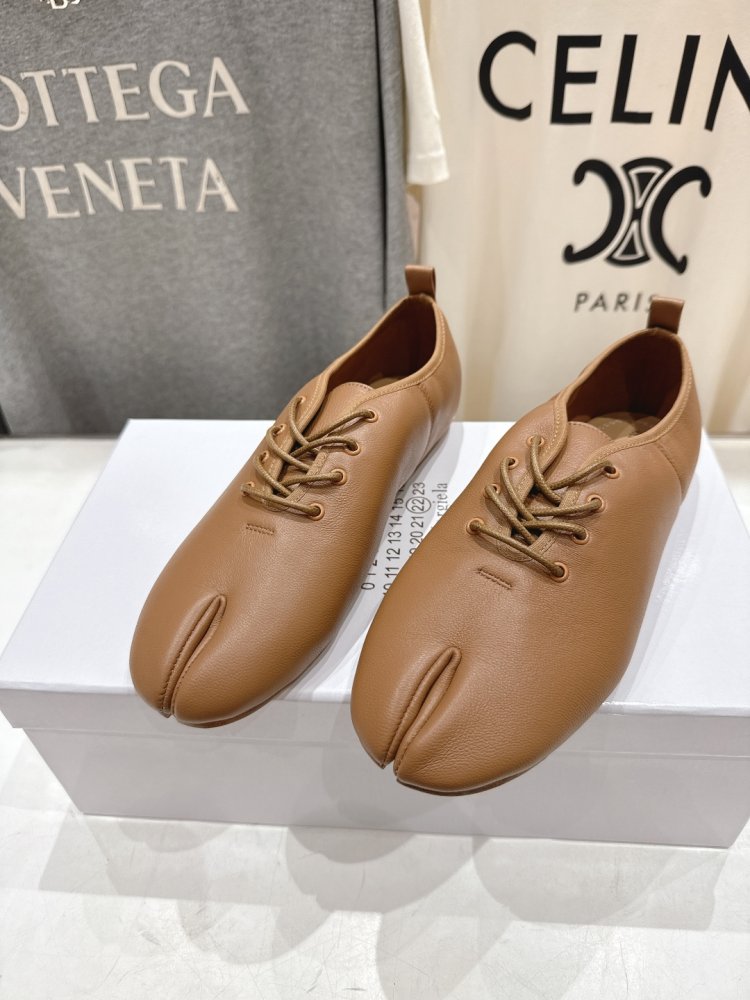 Туфли на шнуровке с раздвоенным носком фото 7