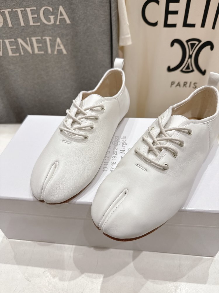 Туфли на шнуровке с раздвоенным носком фото 7