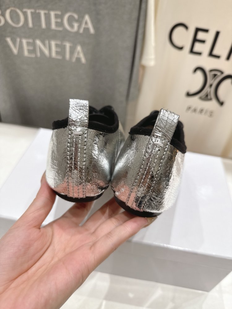 Туфли на шнуровке с раздвоенным носком фото 8