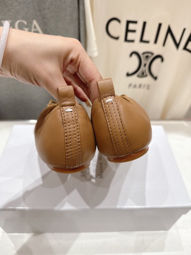 Туфли на шнуровке с раздвоенным носком фото 8