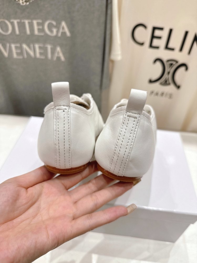 Туфли на шнуровке с раздвоенным носком фото 8