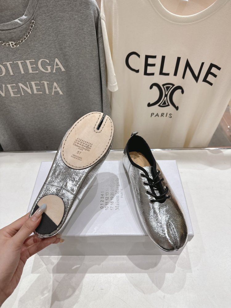 Туфли на шнуровке с раздвоенным носком фото 9