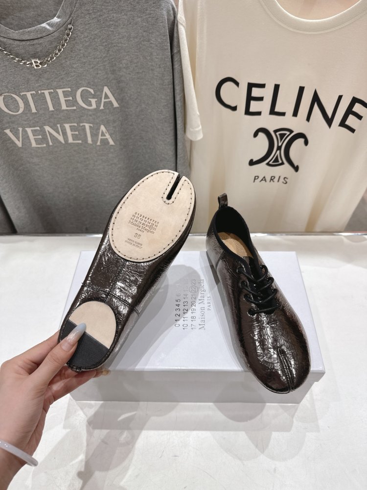 Туфли на шнуровке с раздвоенным носком фото 9