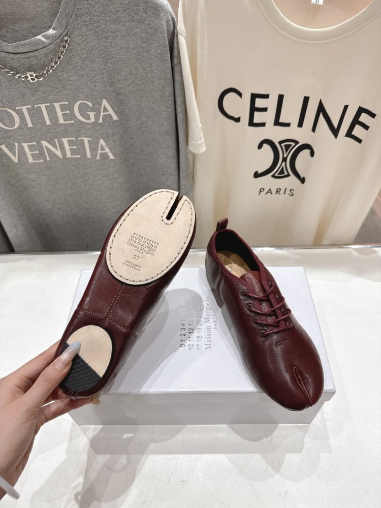 Туфли на шнуровке с раздвоенным носком фото 9