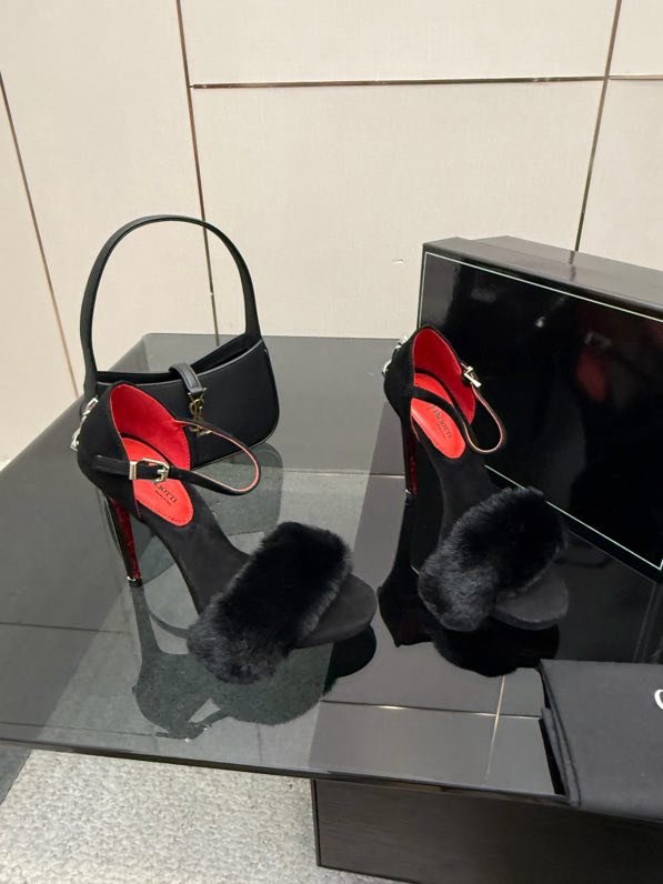 Туфлі на високому підборах і норковым хутром