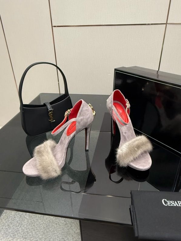 Туфлі на високому підборах і норковым хутром фото 3