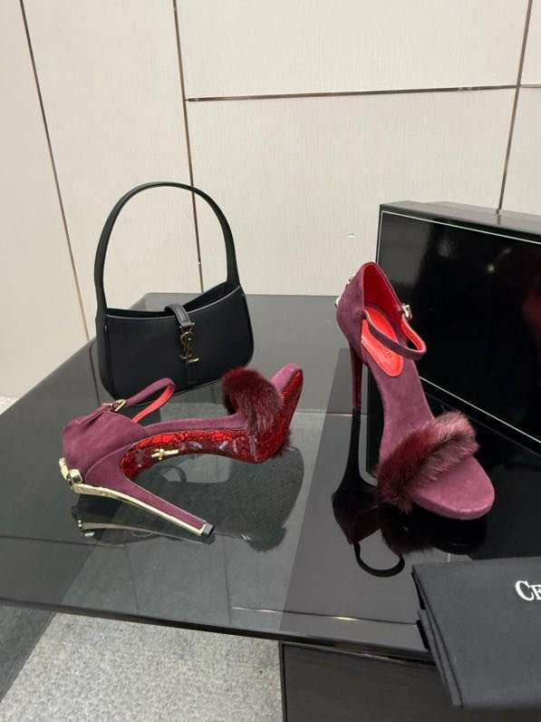 Туфлі на високому підборах і норковым хутром фото 4