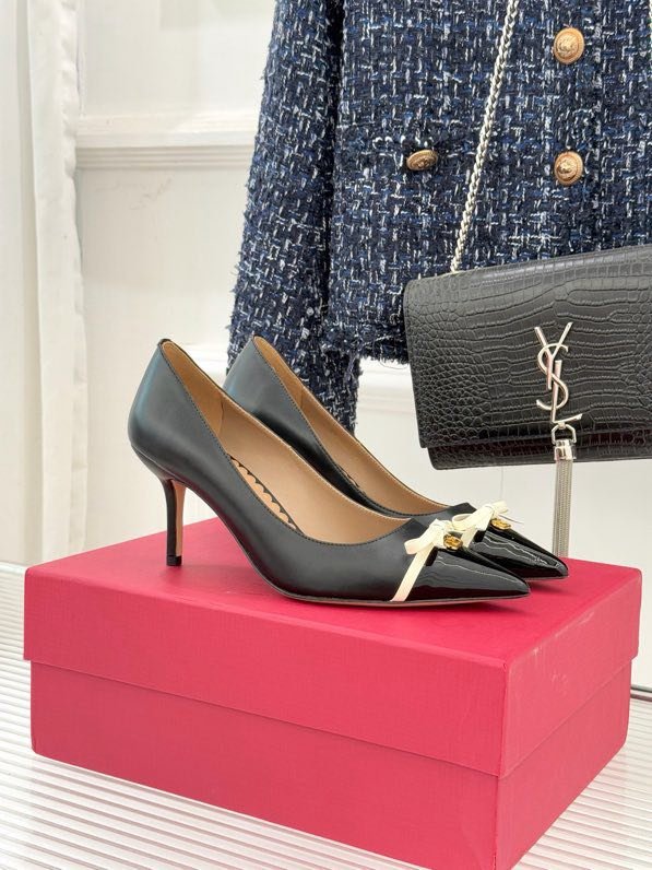 Туфли на высоком каблуке с бантом